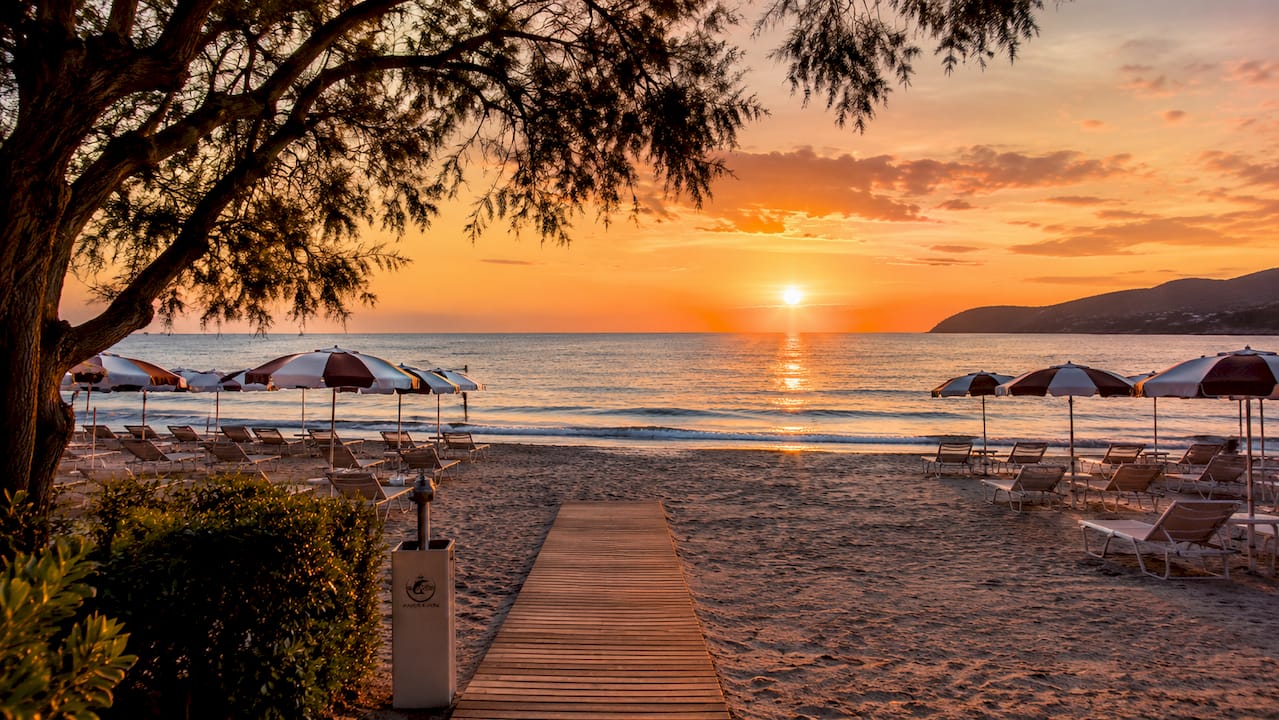 Sentiero per la spiaggia direttamente dall’Hotel Delfino a Procchio