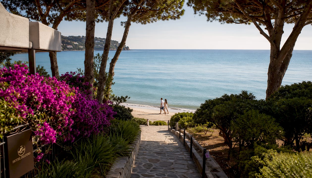 Accesso diretto dalla struttura alla spiaggia sul mare